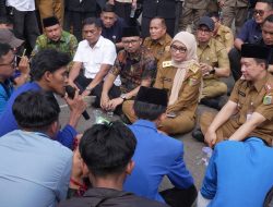 Wakil Gubernur Lampung didampingi Sekda Provinsi Lampung Membuka Ruang Komunikasi dengan Massa Aksi Mahasiswa