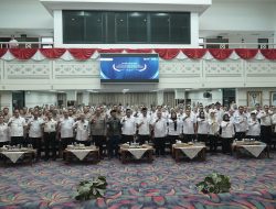 ​Gubernur Jelaskan Bahwa Pelayanan di Garis Terdepan, Seperti Administrasi Kependudukan, Pajak, Fasilitas Kesehatan, Hingga Pendidikan Merupakan Benteng Utama