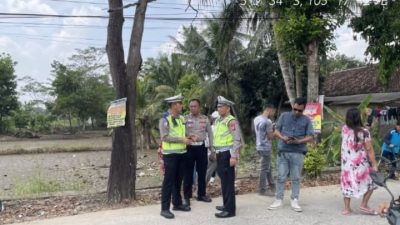 Ketua NGO KMPL Bantu Evakuasi Lakalantas Bersama Lurah Ganjar Asri, Satdamkar, PLN, Dishub, Satlantas Polres Metro dan Masyarakat Setempat